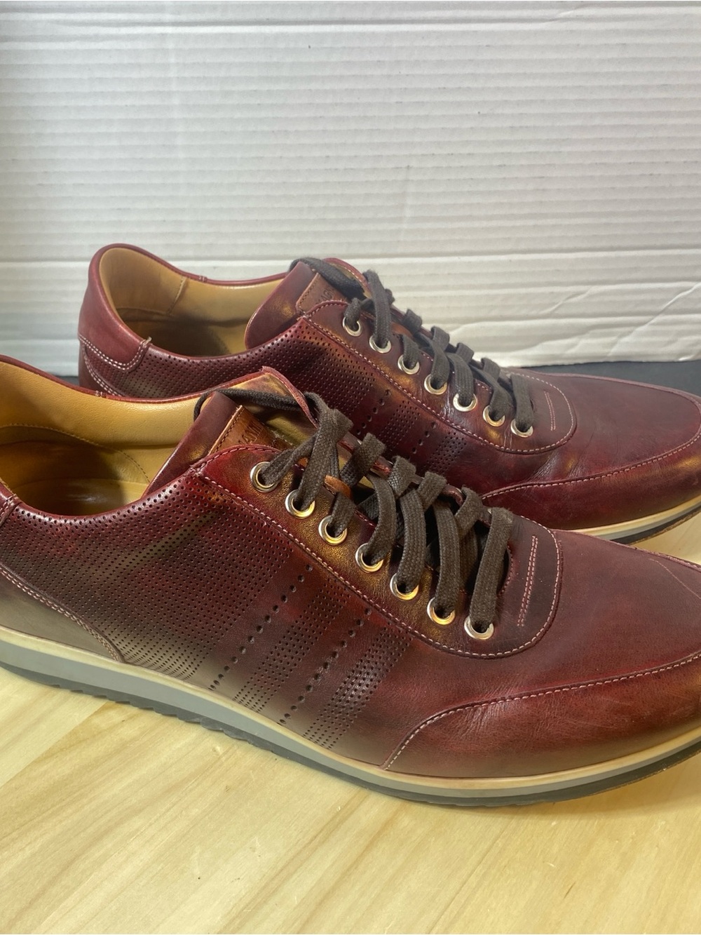 Magnanni Men’s 18457 Burgundy Leather Perforated Low Top Sneakers Size 9 M Portu